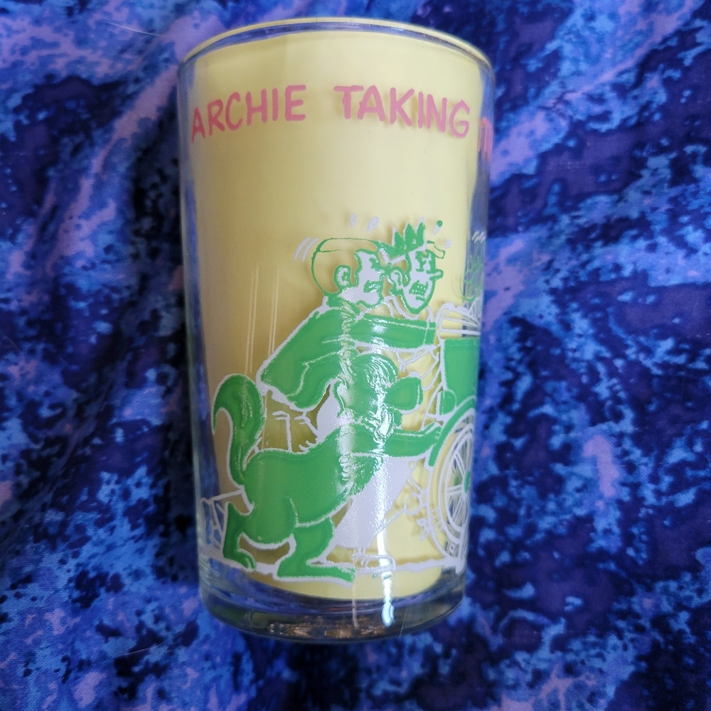 Archie Taking the Gang For a Ride Vintage Welch's Glass Veronica
